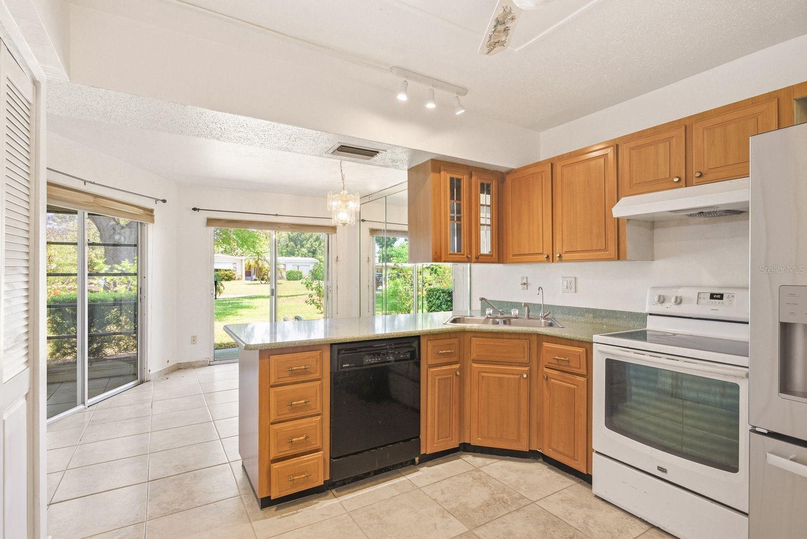 PENTHOUSE GROVES - Residential