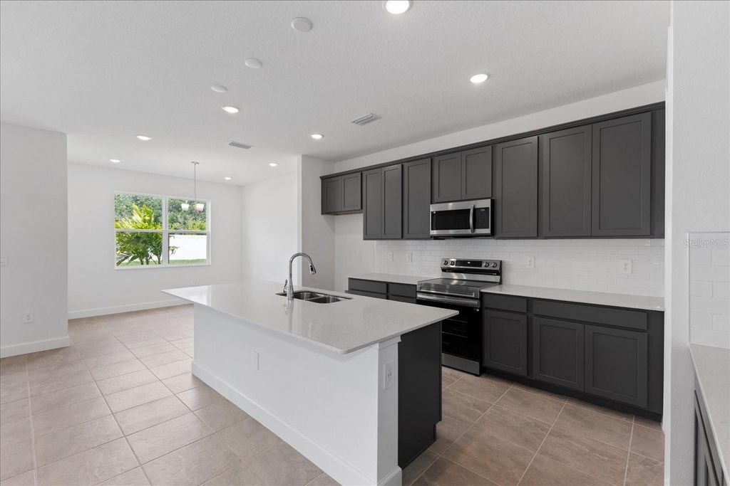 Photo of 9593 Vibrant Ln, Venice, FL 34292 (MLS # O6193365)