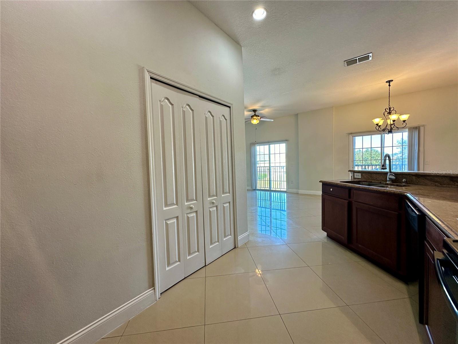 VILLAS AT ESTANCIA CONDO - Residential Lease