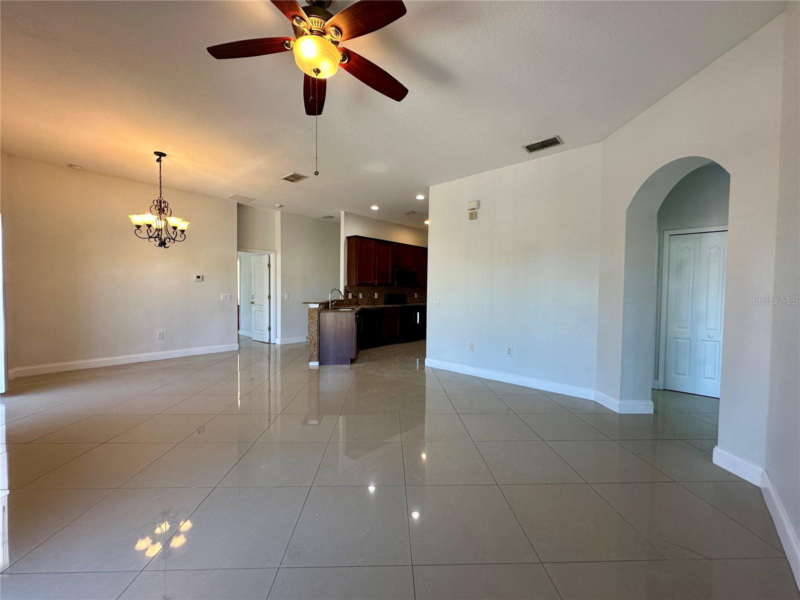 VILLAS AT ESTANCIA CONDO - Residential Lease