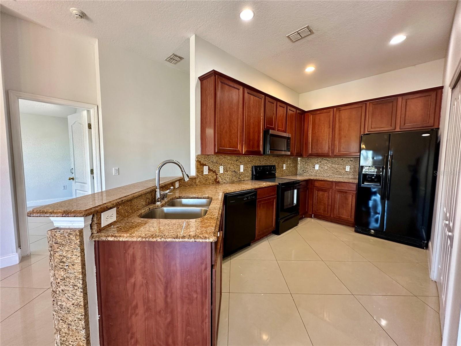 VILLAS AT ESTANCIA CONDO - Residential Lease