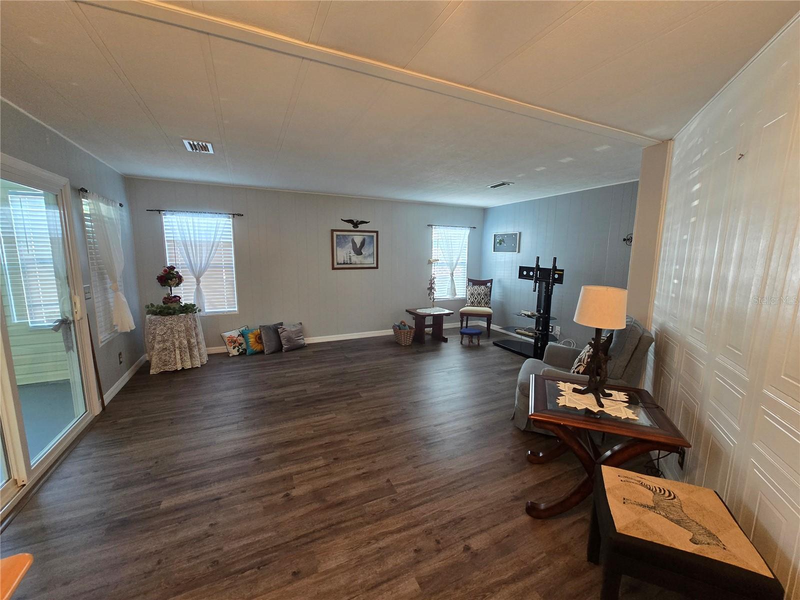 ARIANA SHORES MHP - Residential