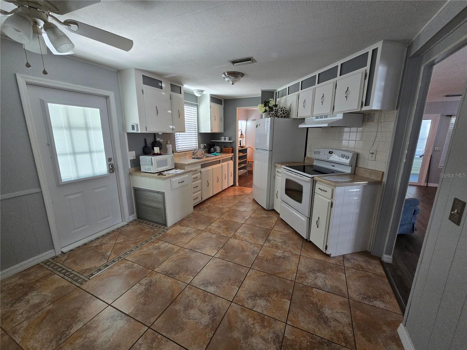 ARIANA SHORES MHP - Residential