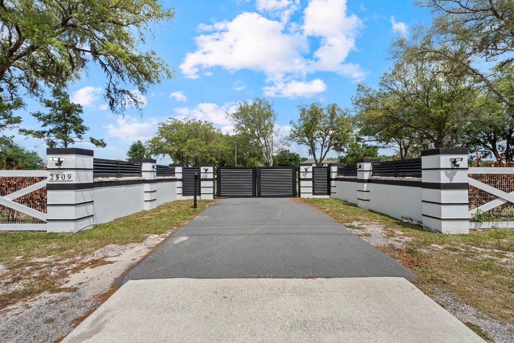 Photo of 2509 Appy Lane, Apopka, FL 32712 (MLS # O6450034)