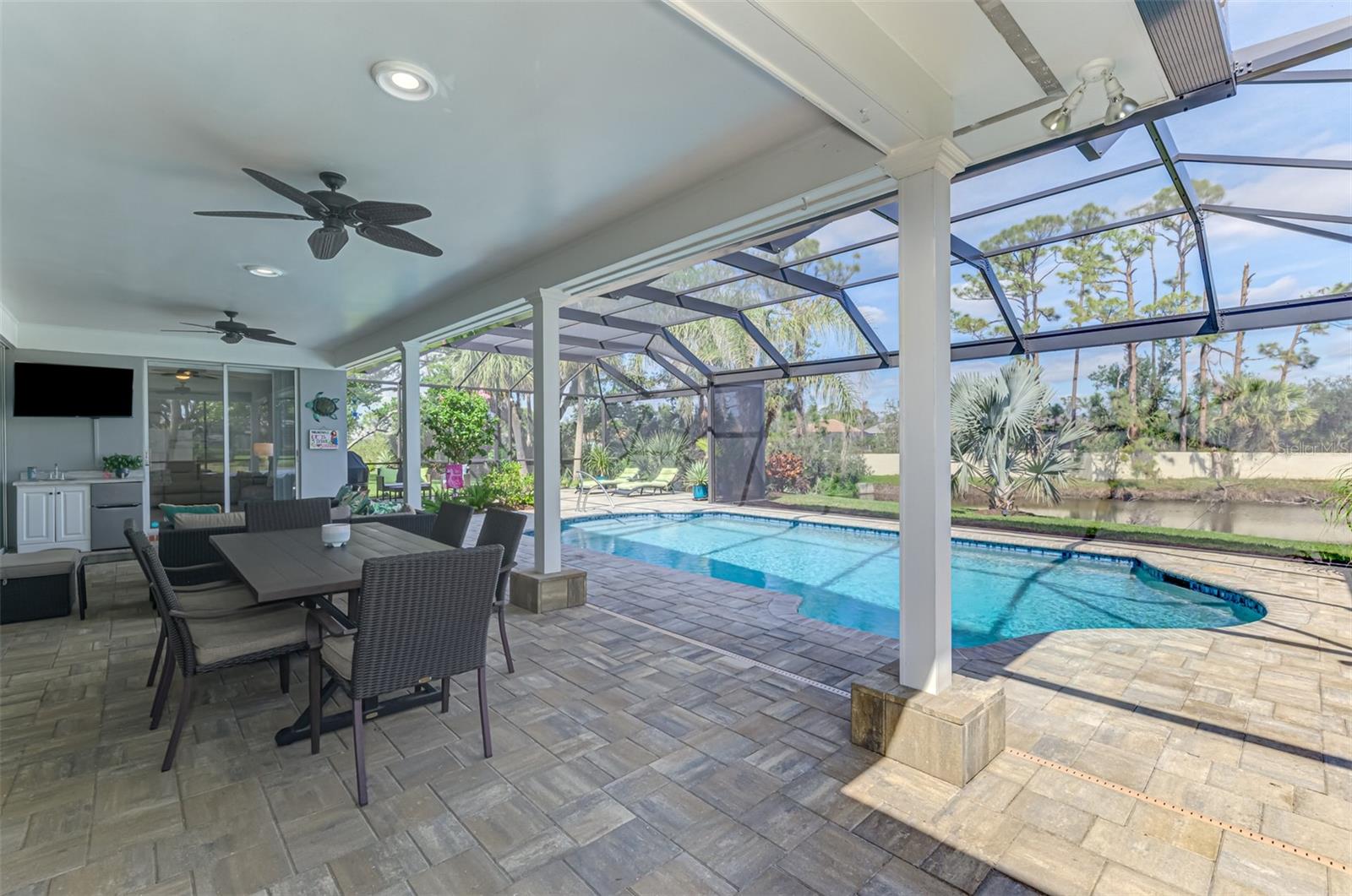 17 DOMINICA DRIVE