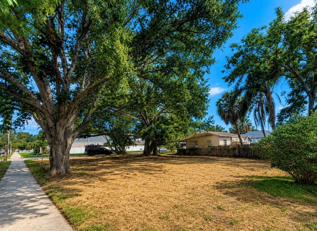 Photo of 302 N Albany Avenue, Tampa, FL 33606 (MLS # O6437390)