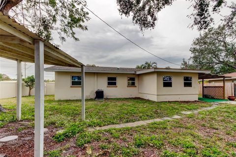 A home in SEMINOLE