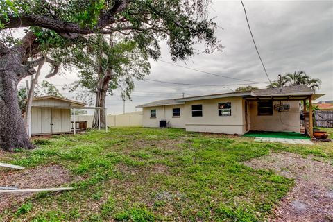 A home in SEMINOLE