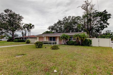 A home in SEMINOLE