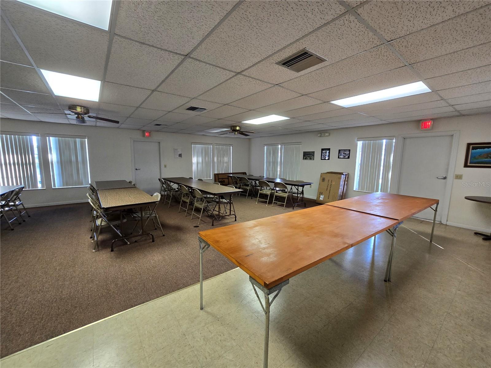 JUNGLE DEN VILLAS PH 01 CONDO - Residential