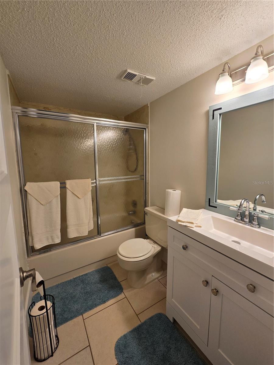 JUNGLE DEN VILLAS PH 01 CONDO - Residential