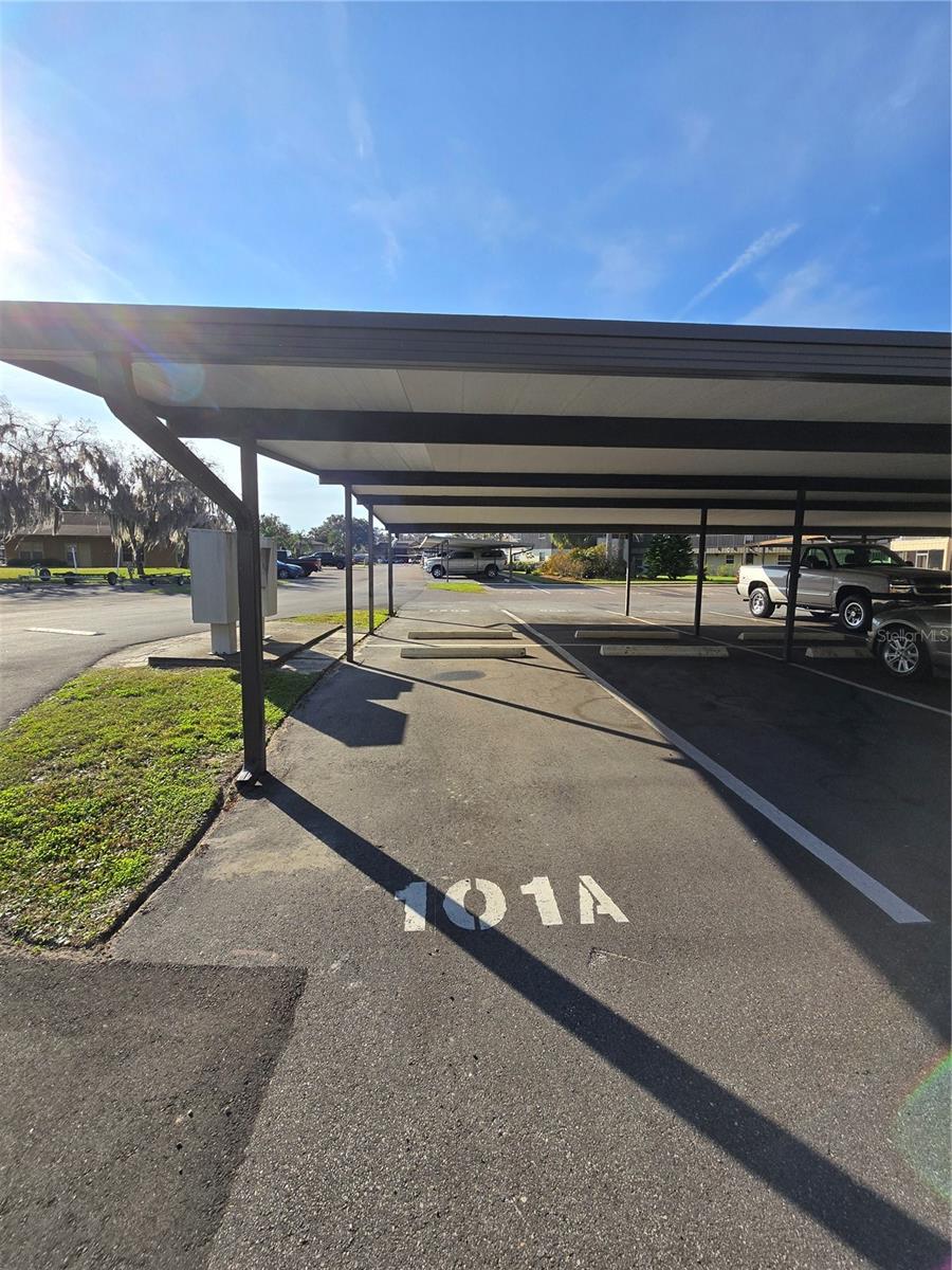 JUNGLE DEN VILLAS PH 01 CONDO - Residential