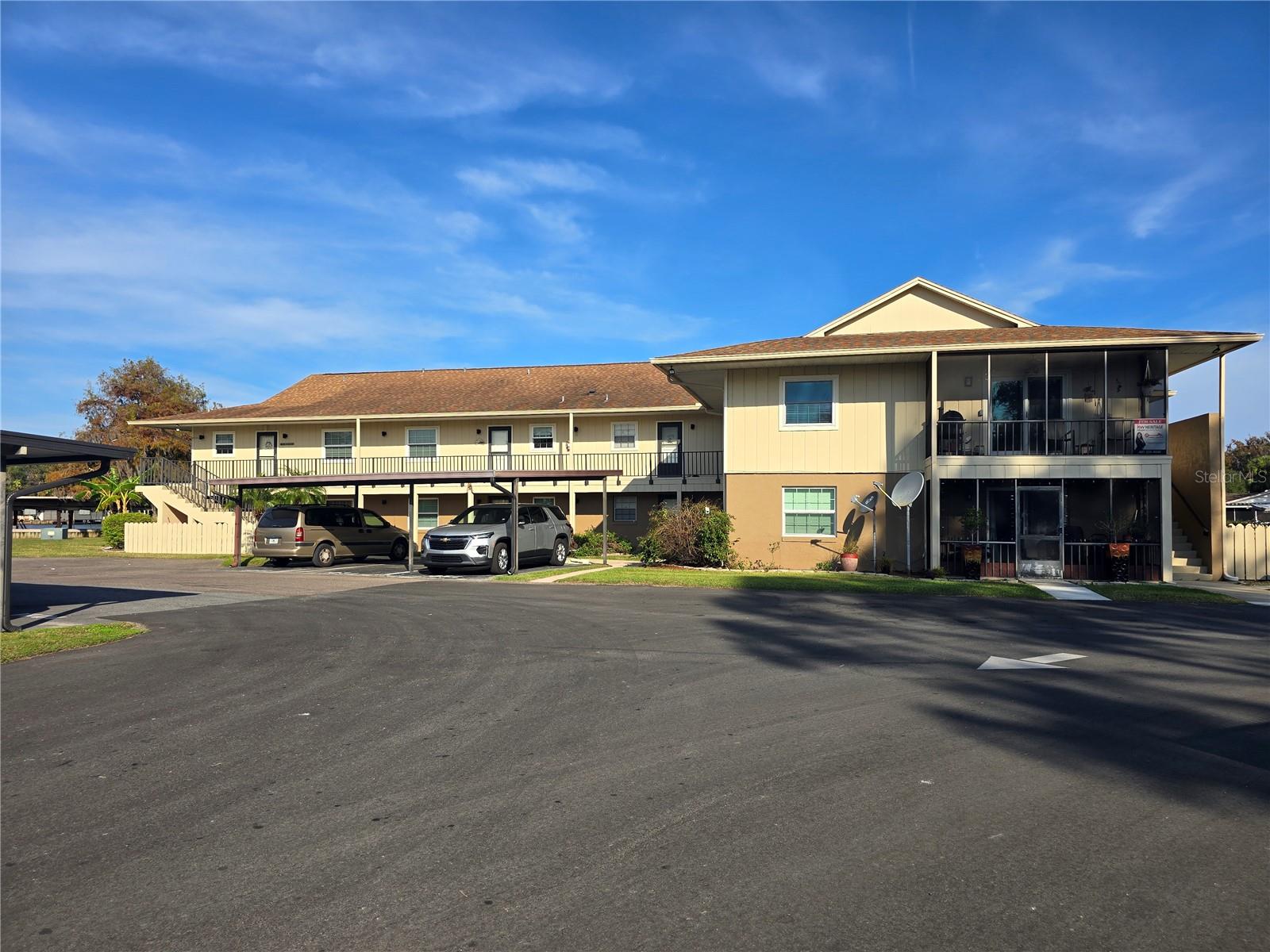 JUNGLE DEN VILLAS PH 01 CONDO - Residential