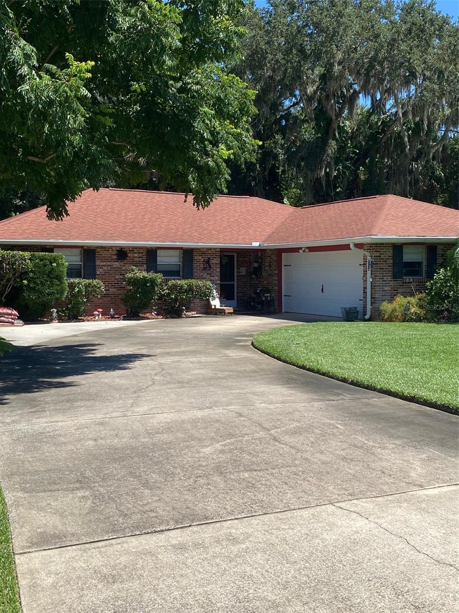 Charming 3-Bedroom, 2-Bathroom Home in New Smyrna Beach – Move-In Ready!
This beautifully maintained home in New Smyrna Beach offers 3 spacious bedrooms and 2 modern bathrooms, blending comfort and style. With major updates completed in the last two years—including a new A/C unit and water heater—this home is ready for you to move in and enjoy. The roof is only 6 years old, providing lasting peace of mind.
Pride of ownership is evident throughout, with the home’s well-kept interiors and thoughtful details. Relax or entertain with ease, and unwind in your private above-ground hot tub, which is included with the property.
Conveniently located close to shops and just a short drive from the beach, this home offers both comfort and convenience in a fantastic location. Don’t miss out on this opportunity—schedule a tour today!