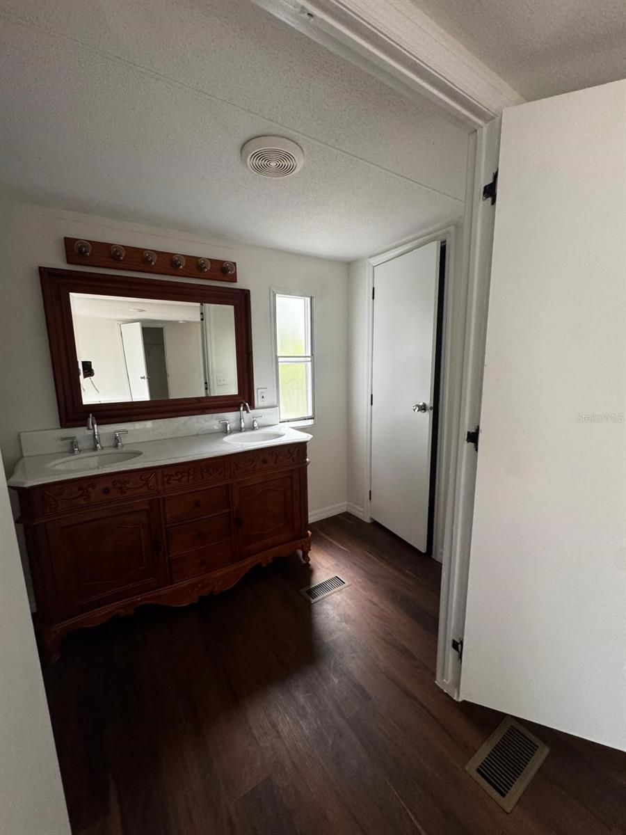 WAHNETA FARMS - Residential