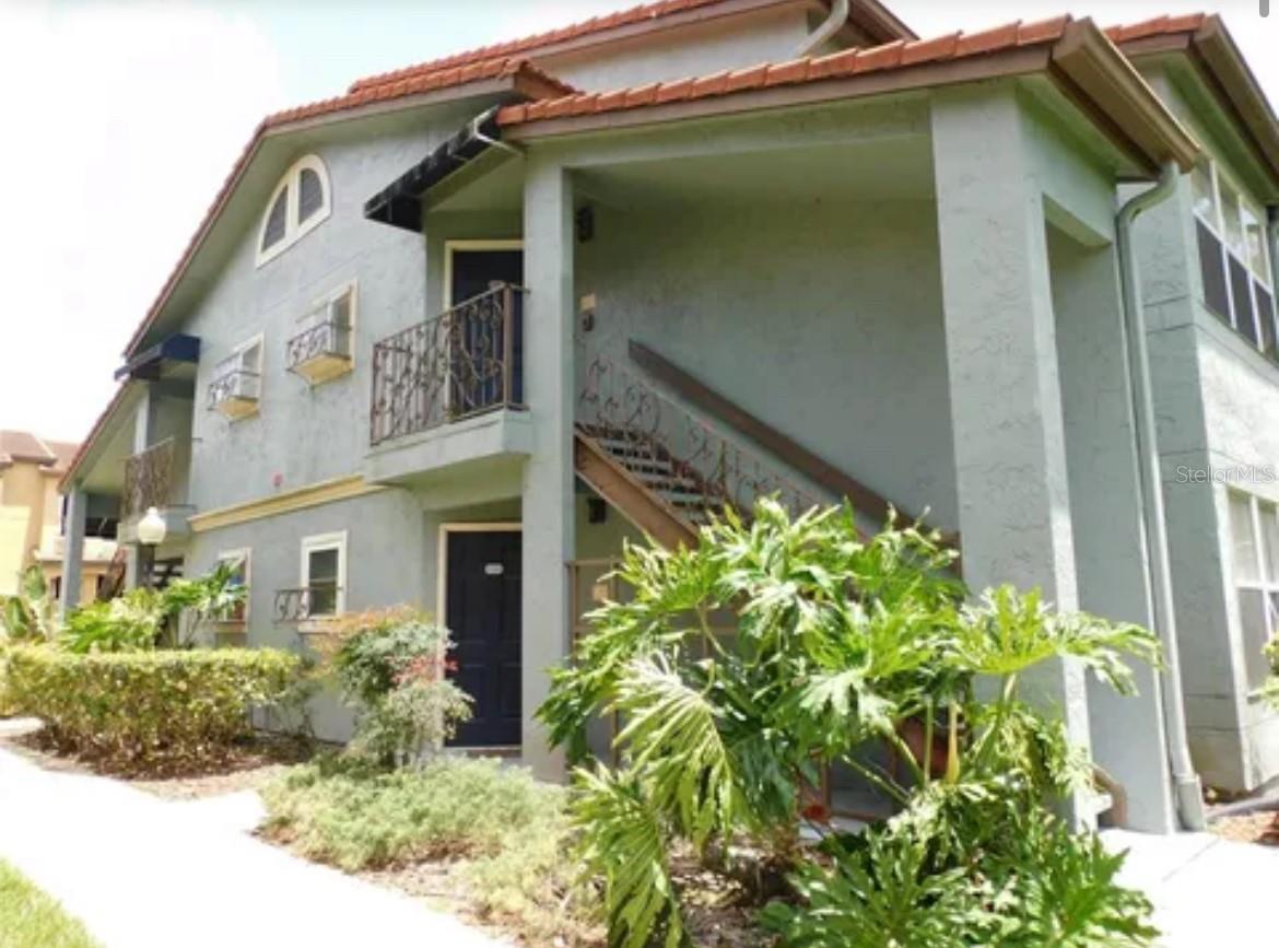 Charming 2 bedrooms, 1 bathroom condo located at the gated community The Residences at Vila Medici.
No carpet, tile throughout providing a low maintenance living space, brand new kitchen cabinets with granite countertops. Water included in the rent amount.
Residents have access to a community pool, playground, tennis court, clubhouse.
One assigned parking space to the unit.
Easy access to I-4, millenia mall, restaurants and less than 2 miles from Universal Studios.