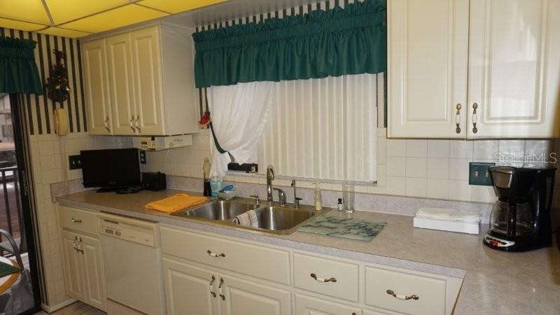 BEACON WOODS WEDGEWOOD CONDO - Residential