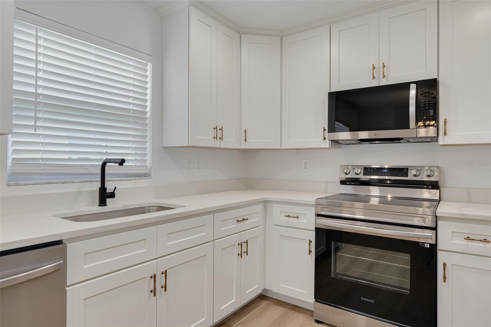 BAYBRIDGE HEIGHTS - Residential Income