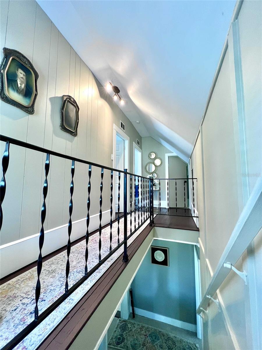 TOWN/BELLEVIEW - Residential