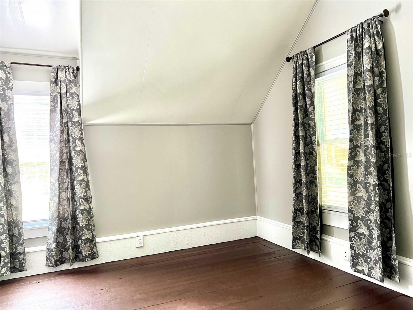 TOWN/BELLEVIEW - Residential