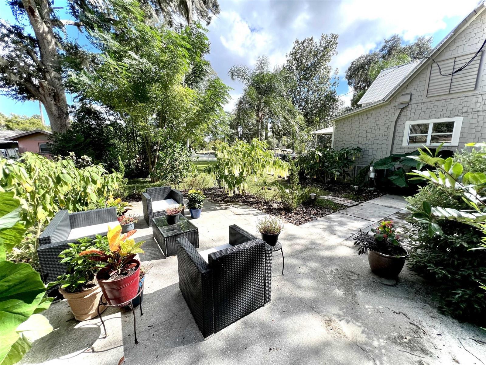 TOWN/BELLEVIEW - Residential