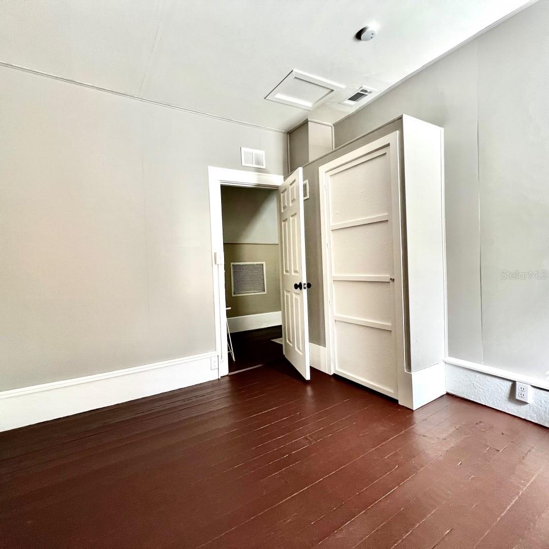 TOWN/BELLEVIEW - Residential