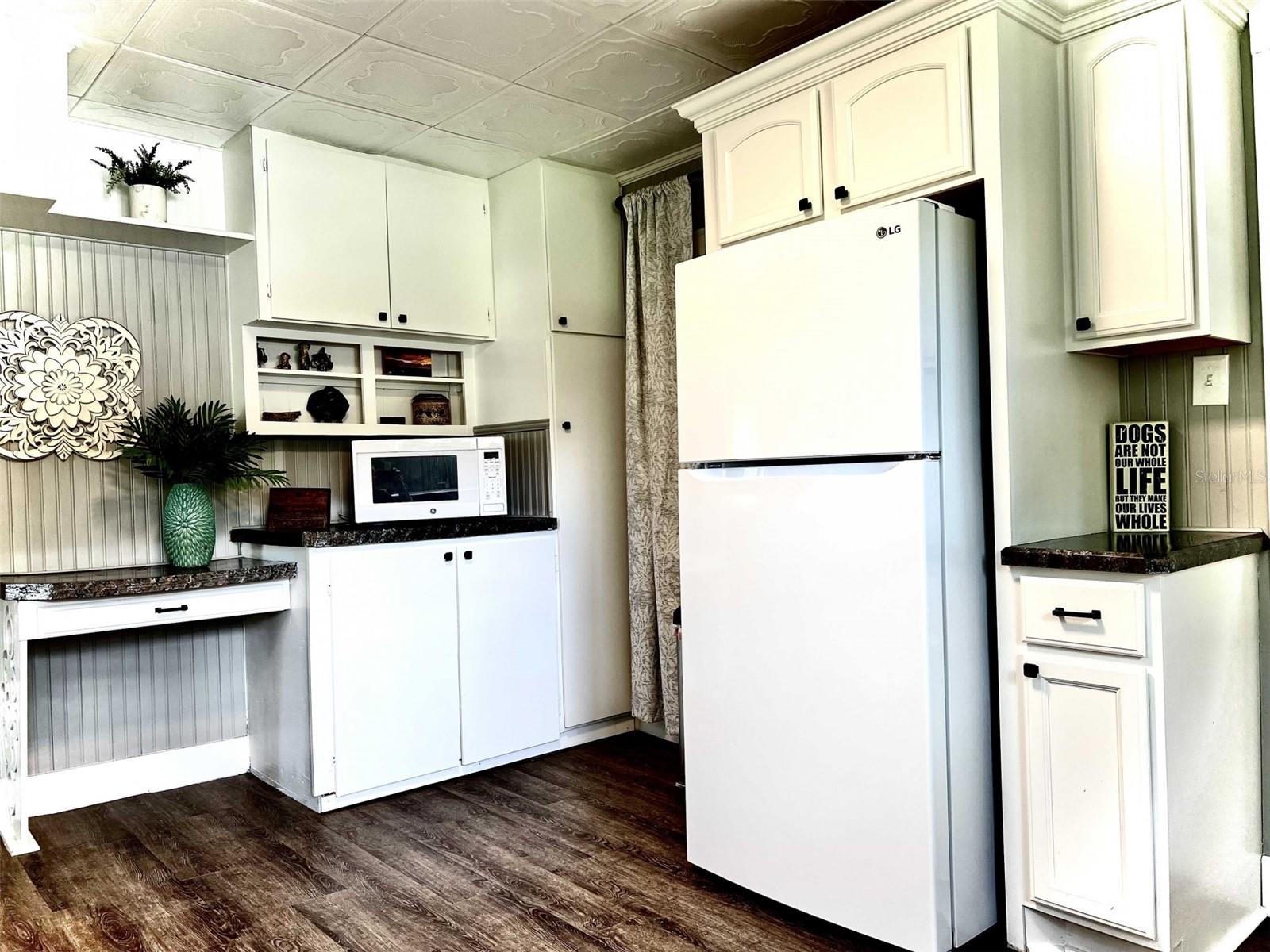 TOWN/BELLEVIEW - Residential