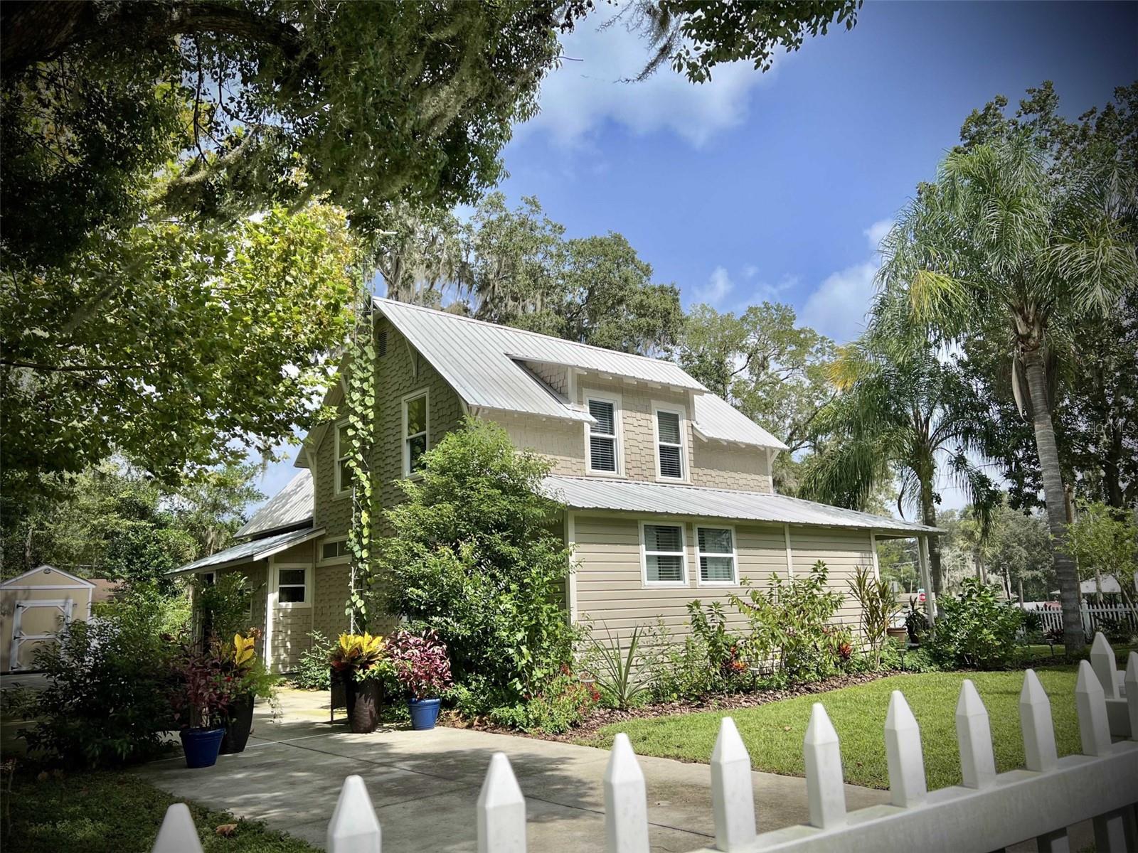 TOWN/BELLEVIEW - Residential