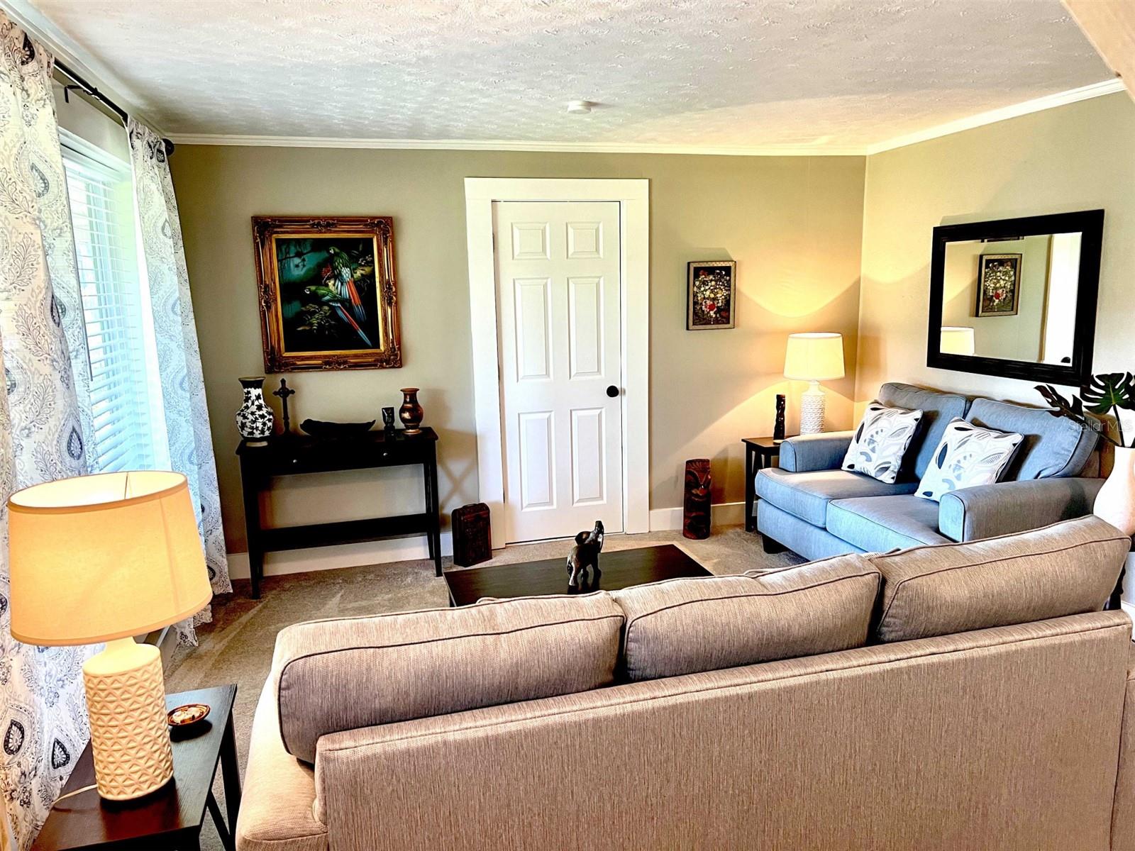 TOWN/BELLEVIEW - Residential