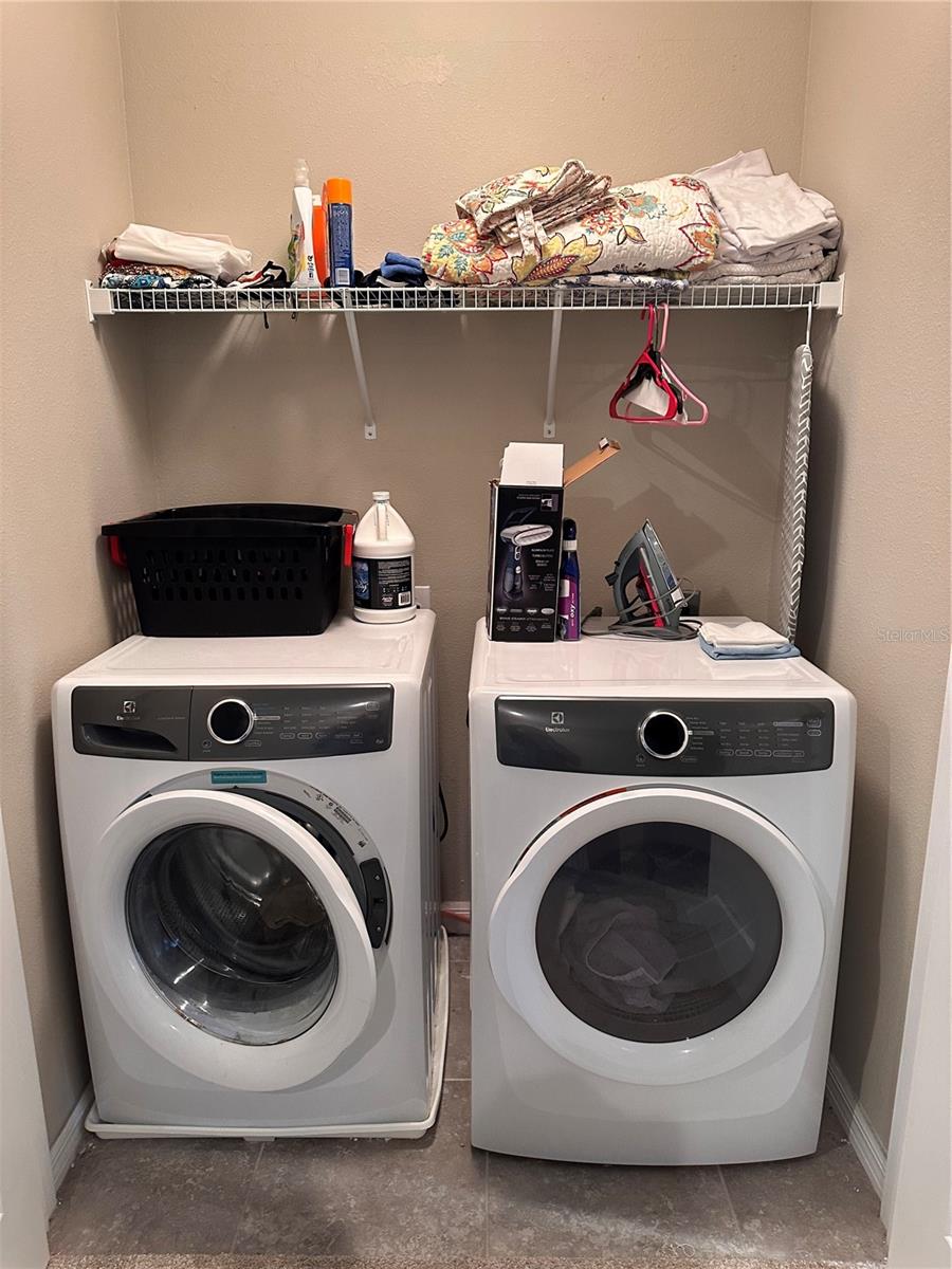 BAYTOWN SQUARE - Residential Lease