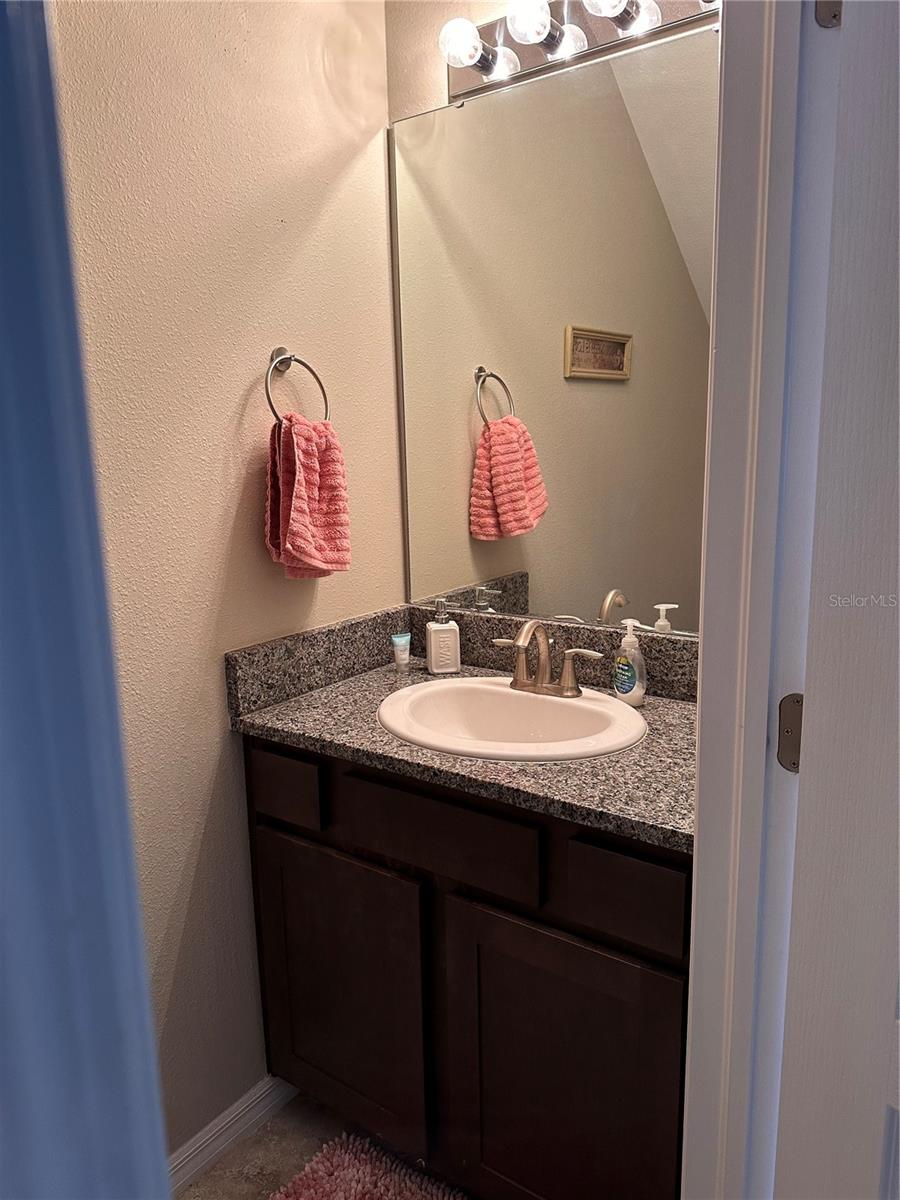 BAYTOWN SQUARE - Residential Lease