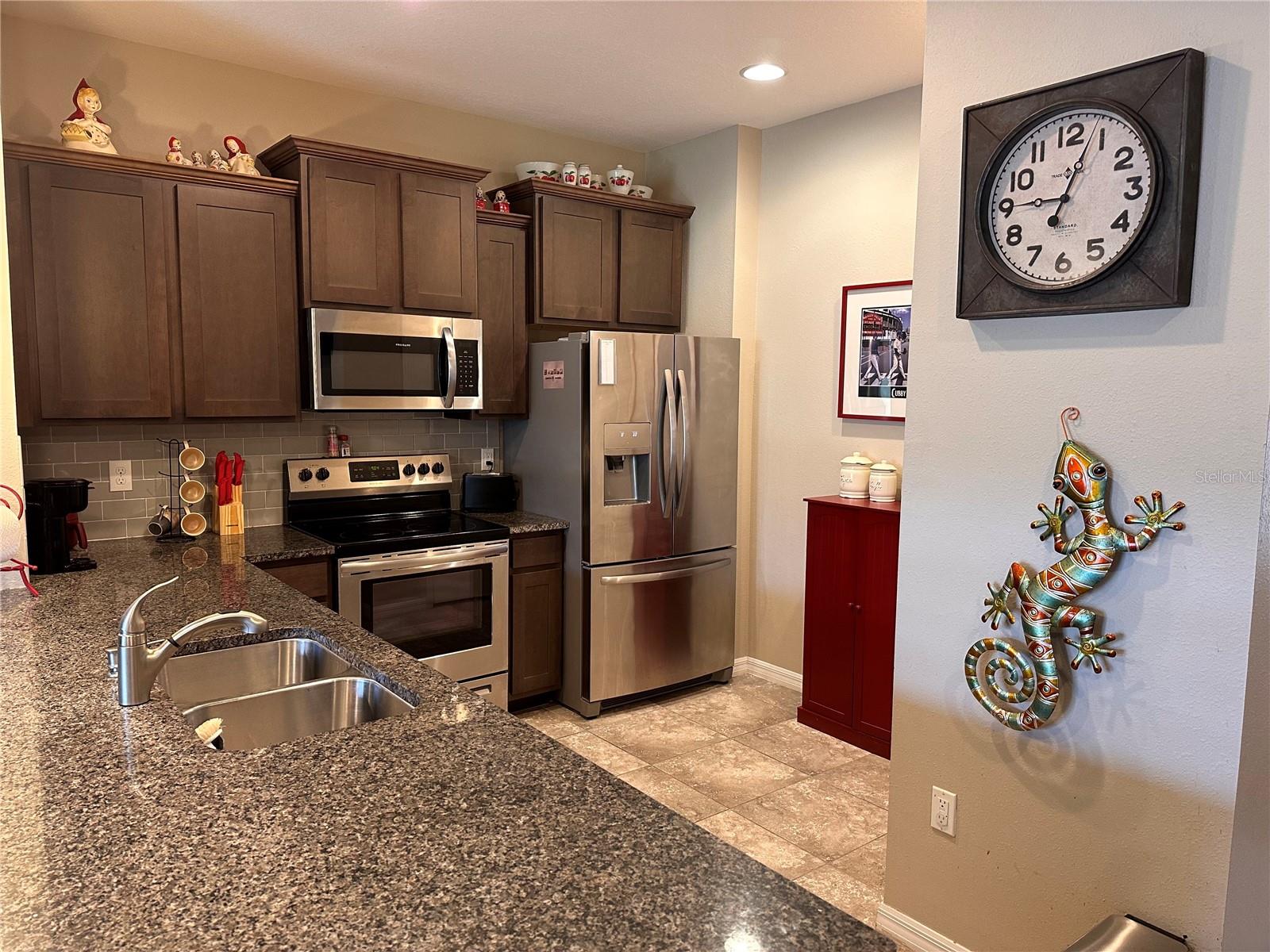 BAYTOWN SQUARE - Residential Lease