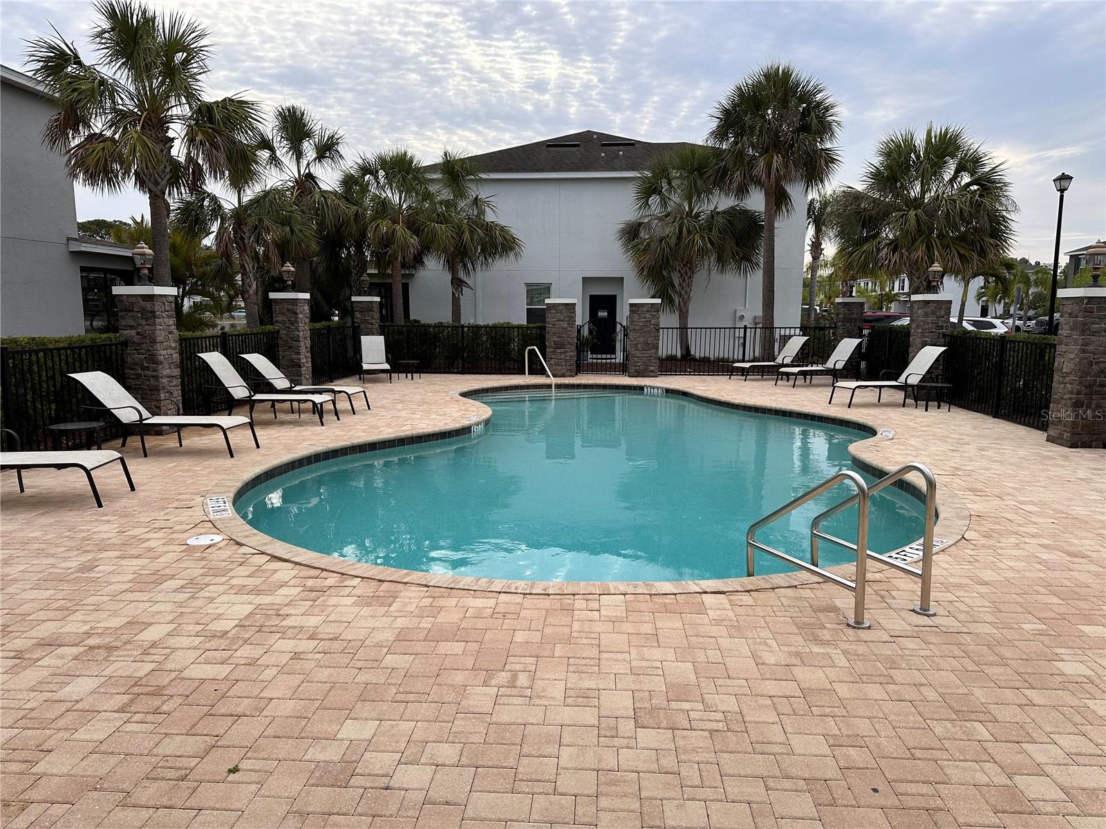 BAYTOWN SQUARE - Residential Lease