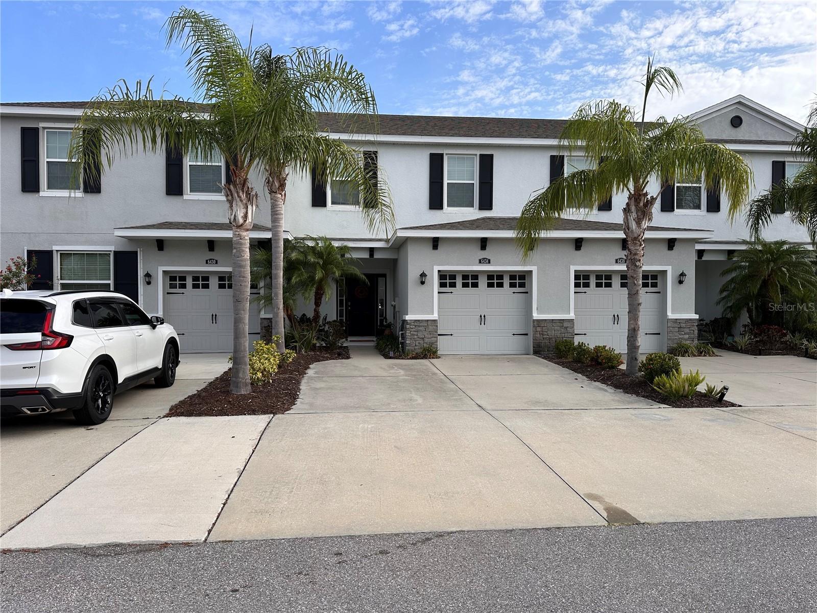 BAYTOWN SQUARE - Residential Lease