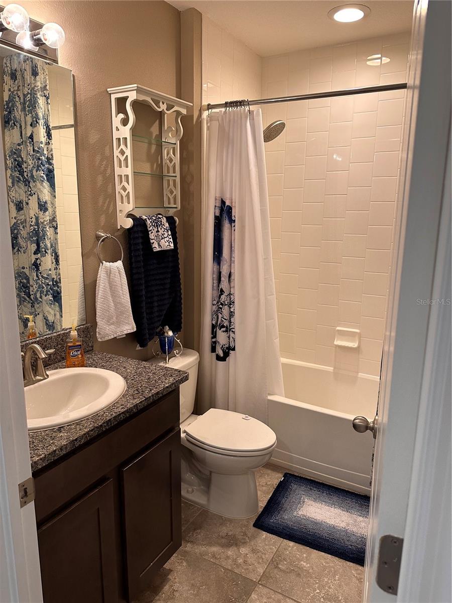 BAYTOWN SQUARE - Residential Lease