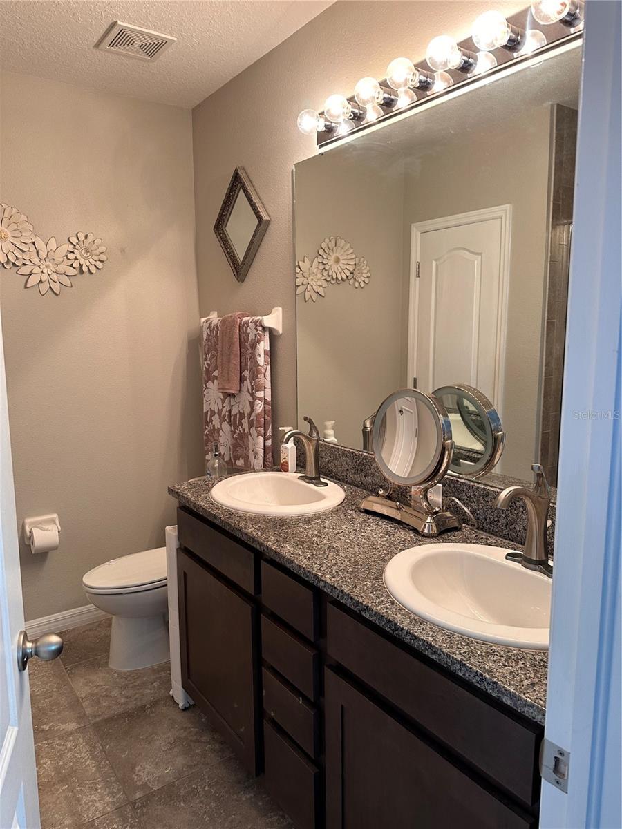 BAYTOWN SQUARE - Residential Lease