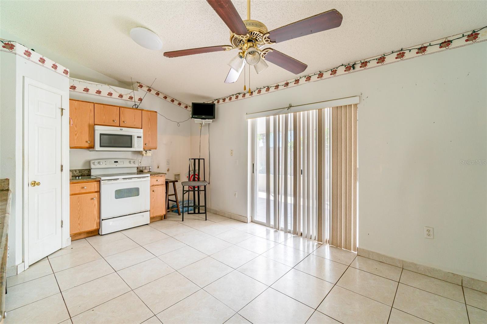 OAKS SUMMIT LAKE - Residential