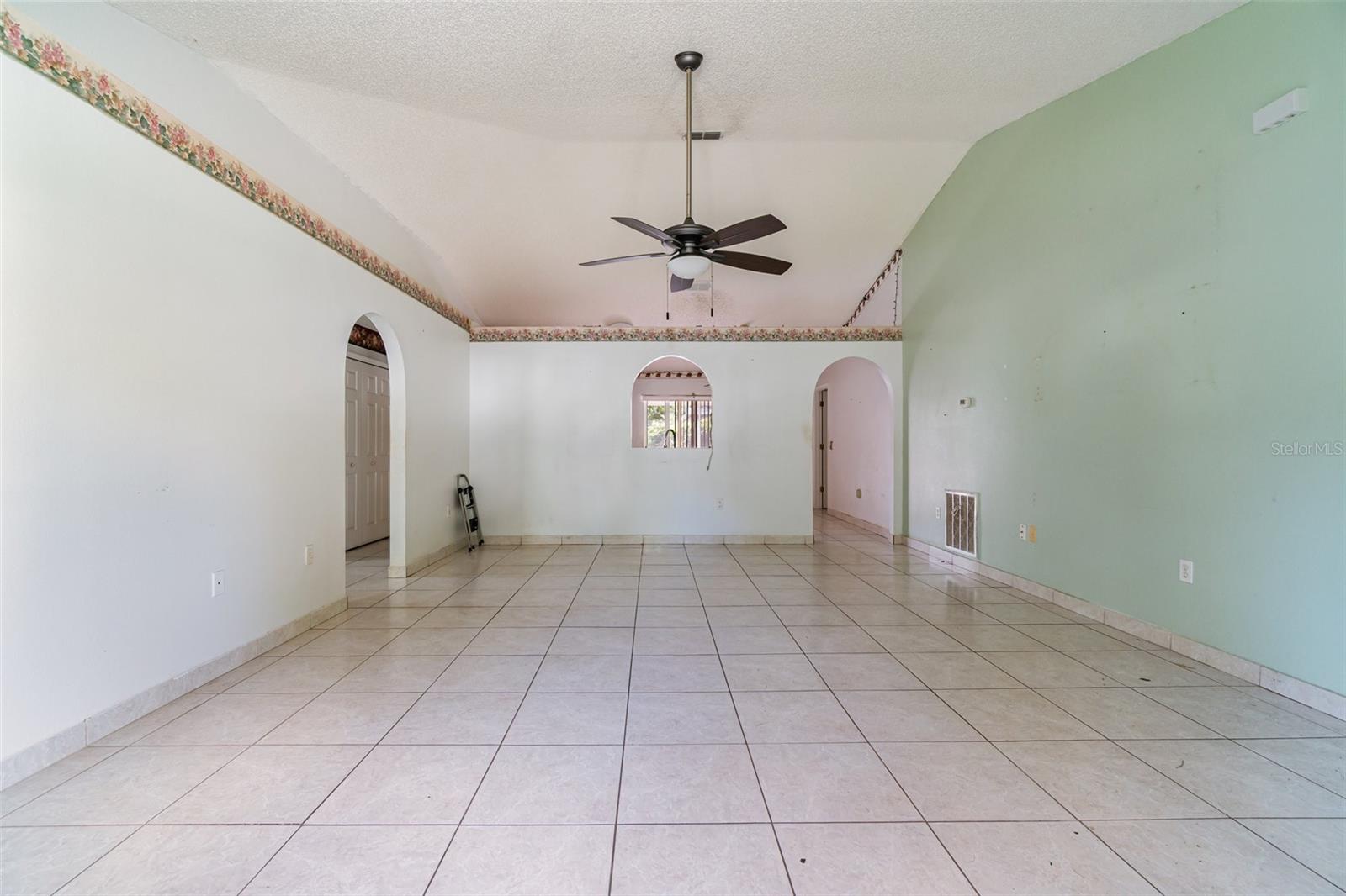 OAKS SUMMIT LAKE - Residential