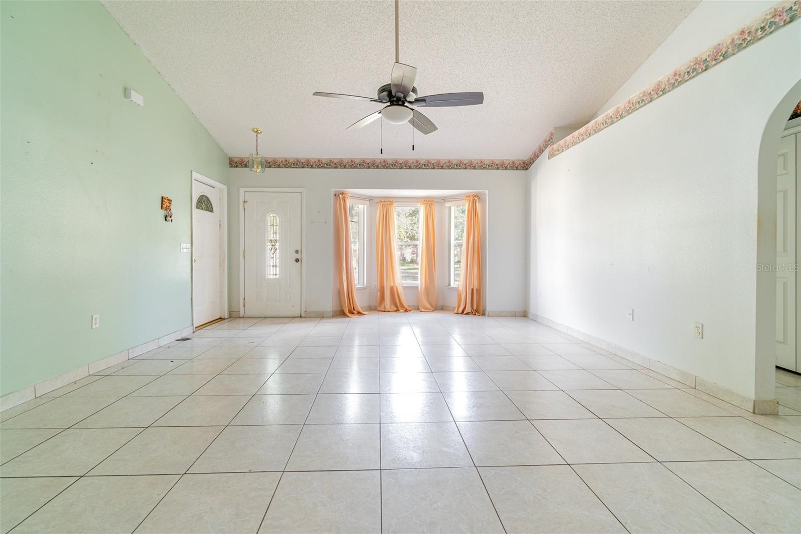 OAKS SUMMIT LAKE - Residential