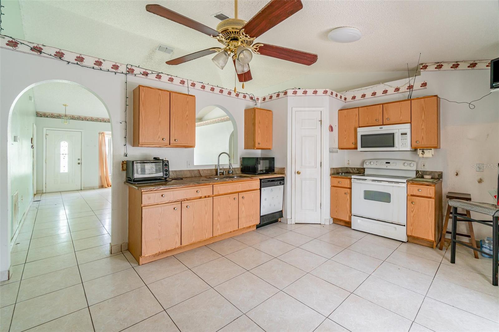 OAKS SUMMIT LAKE - Residential
