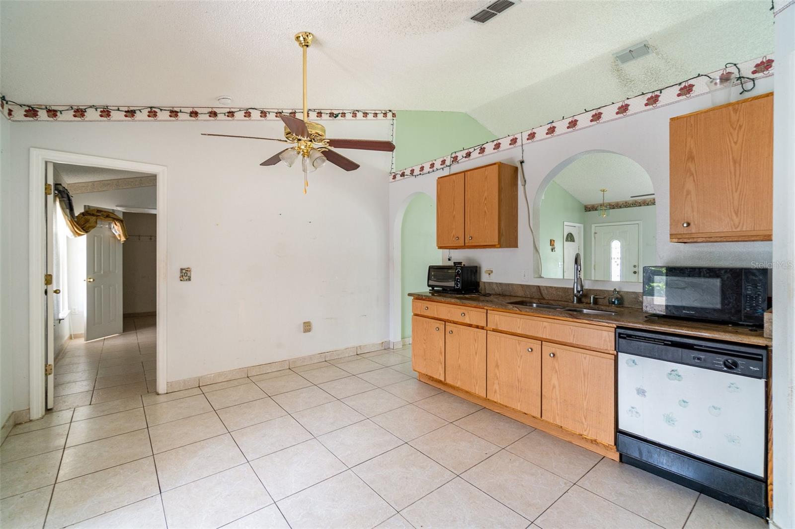 OAKS SUMMIT LAKE - Residential