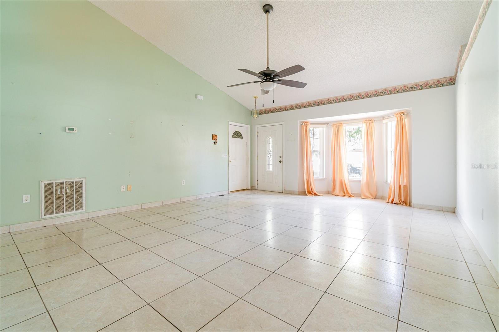 OAKS SUMMIT LAKE - Residential