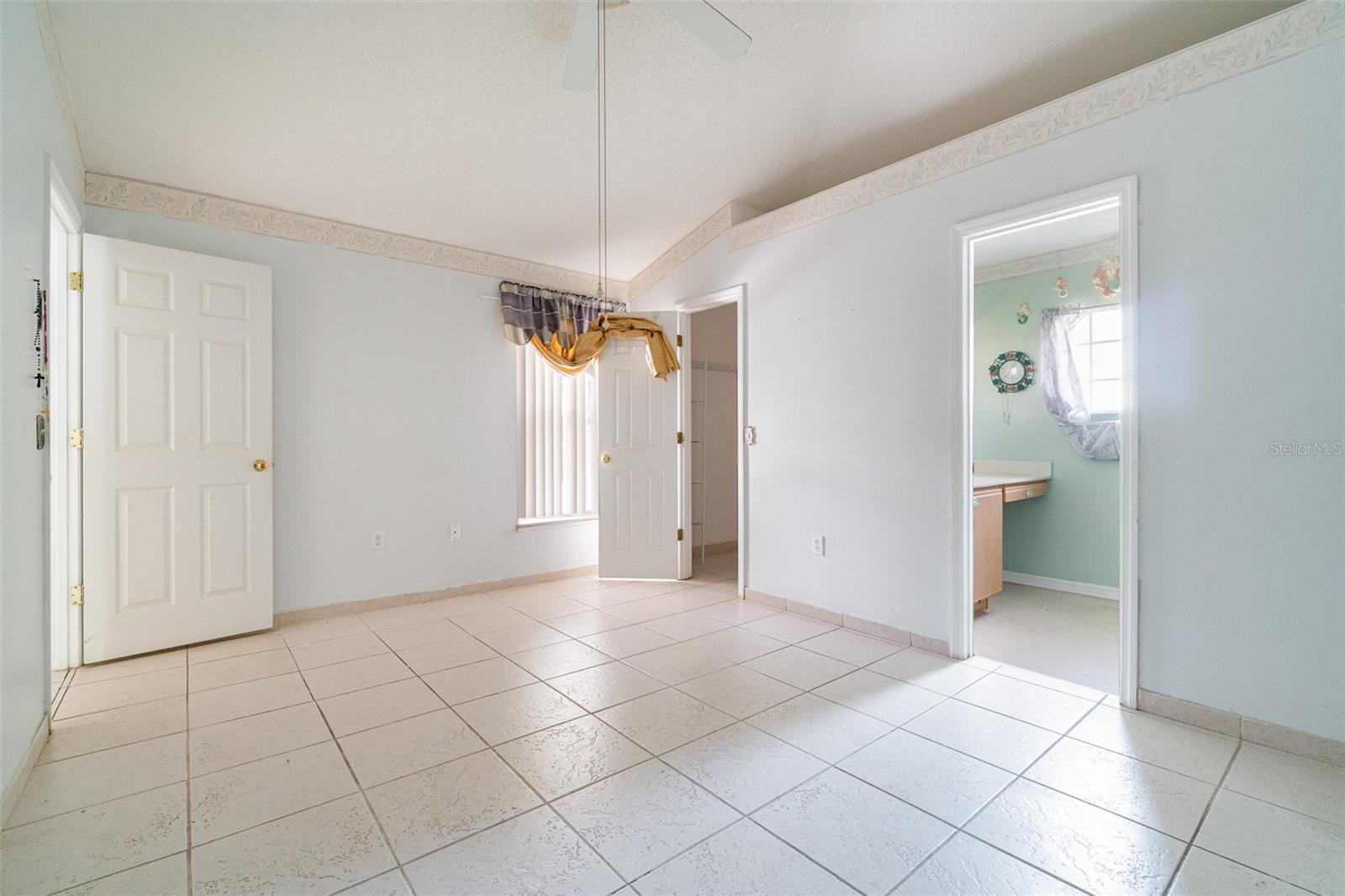 OAKS SUMMIT LAKE - Residential