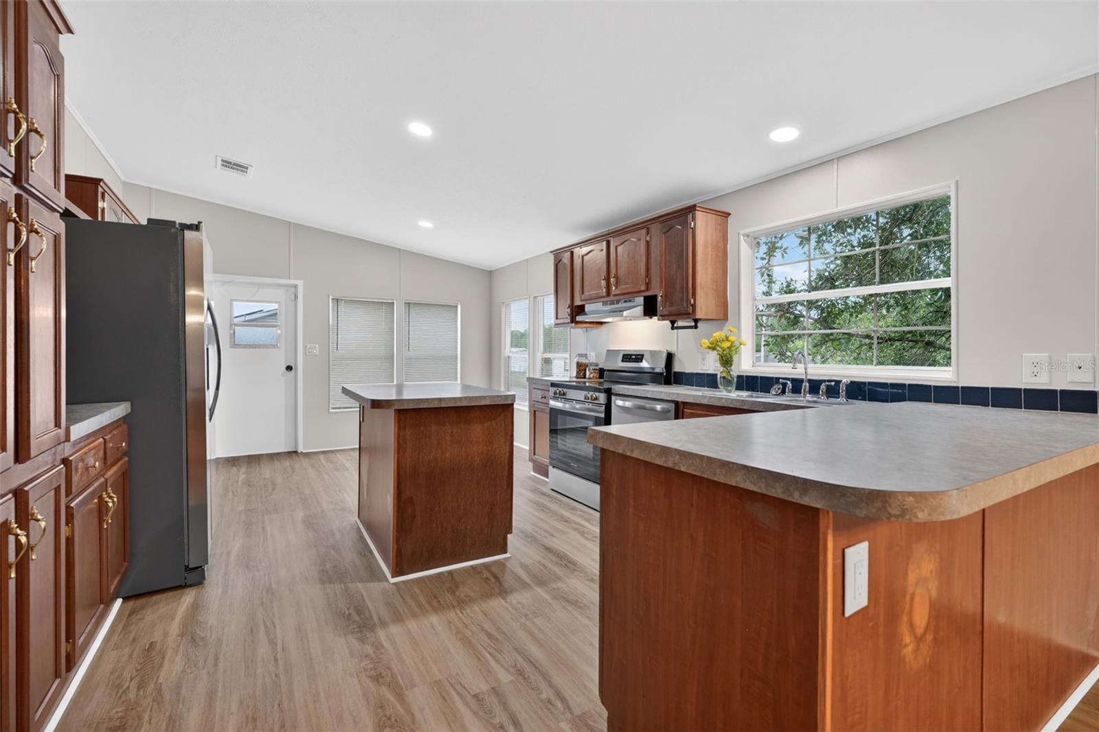 BELLEVIEW HILLS ESTATE - Residential