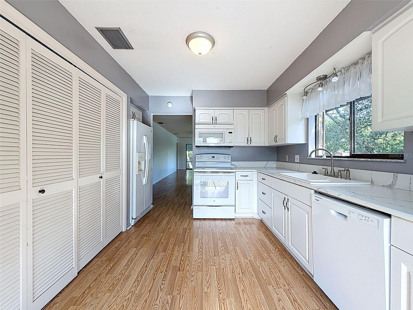 BEACON WOODS WEDGEWOOD CONDO 5 - Residential