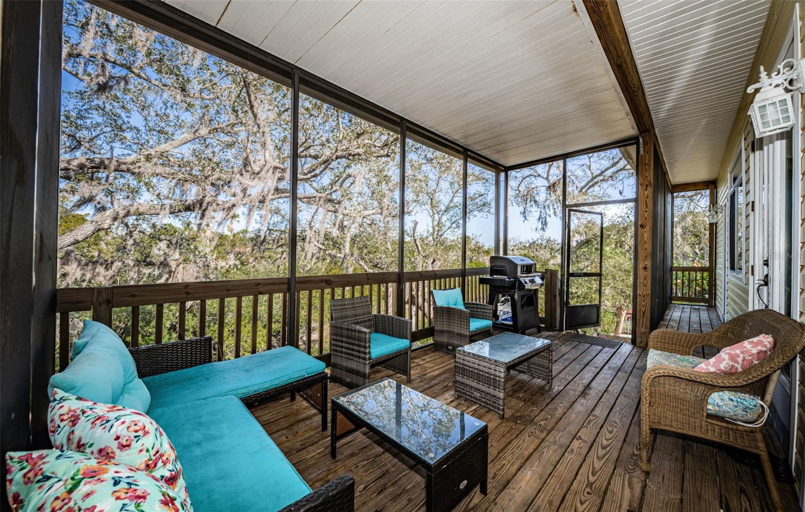 MARTHAS VINEYARD - Residential