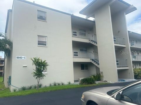 Condominium in ST PETERSBURG FL 9940 47TH AVENUE.jpg