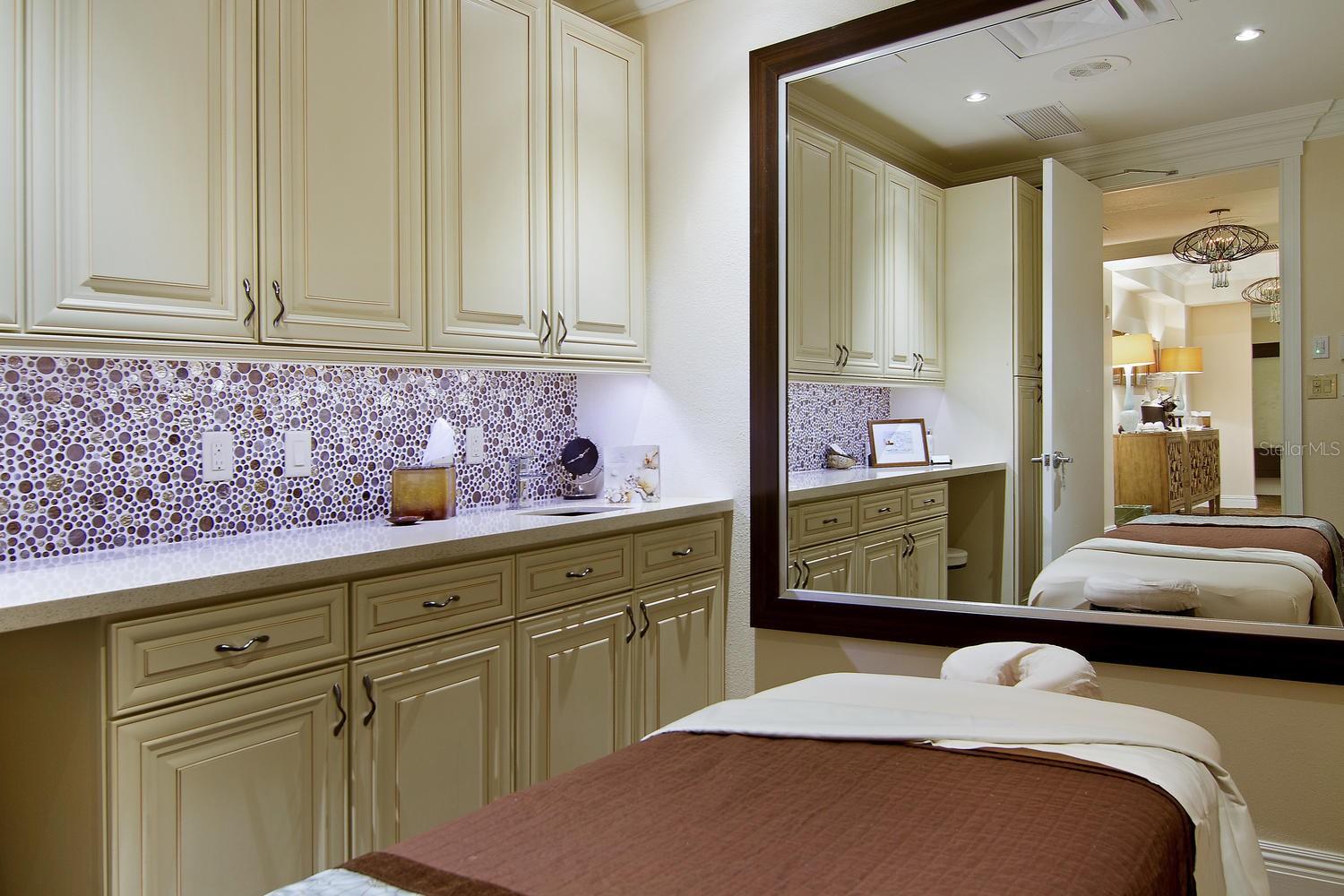INN ON THE BEACH PH I - Residential