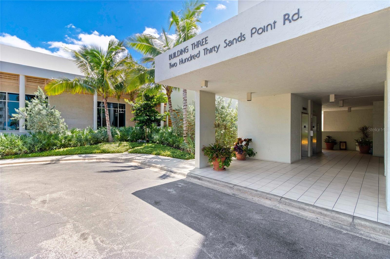 INN ON THE BEACH PH I - Residential