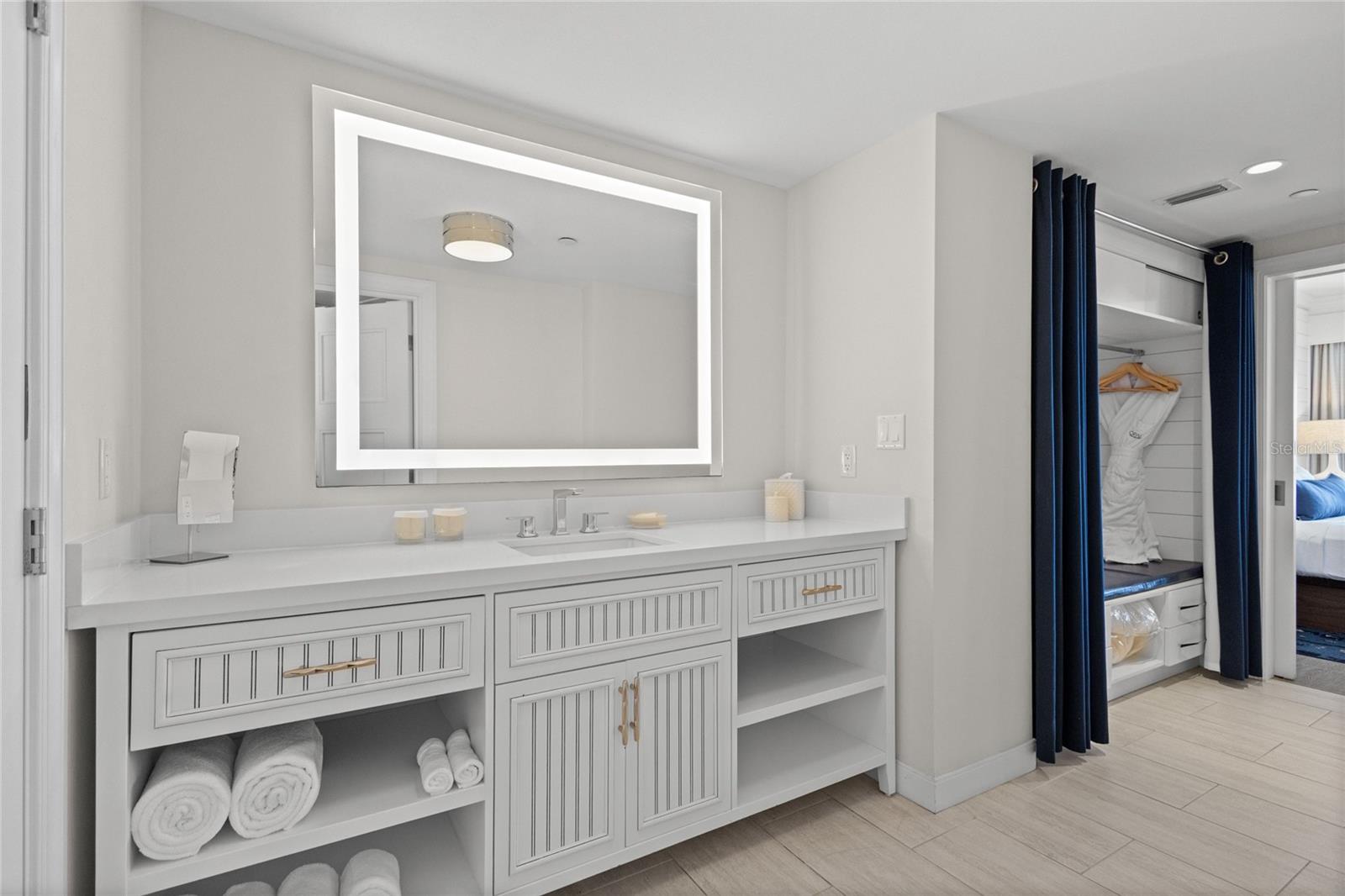 INN ON THE BEACH PH I - Residential